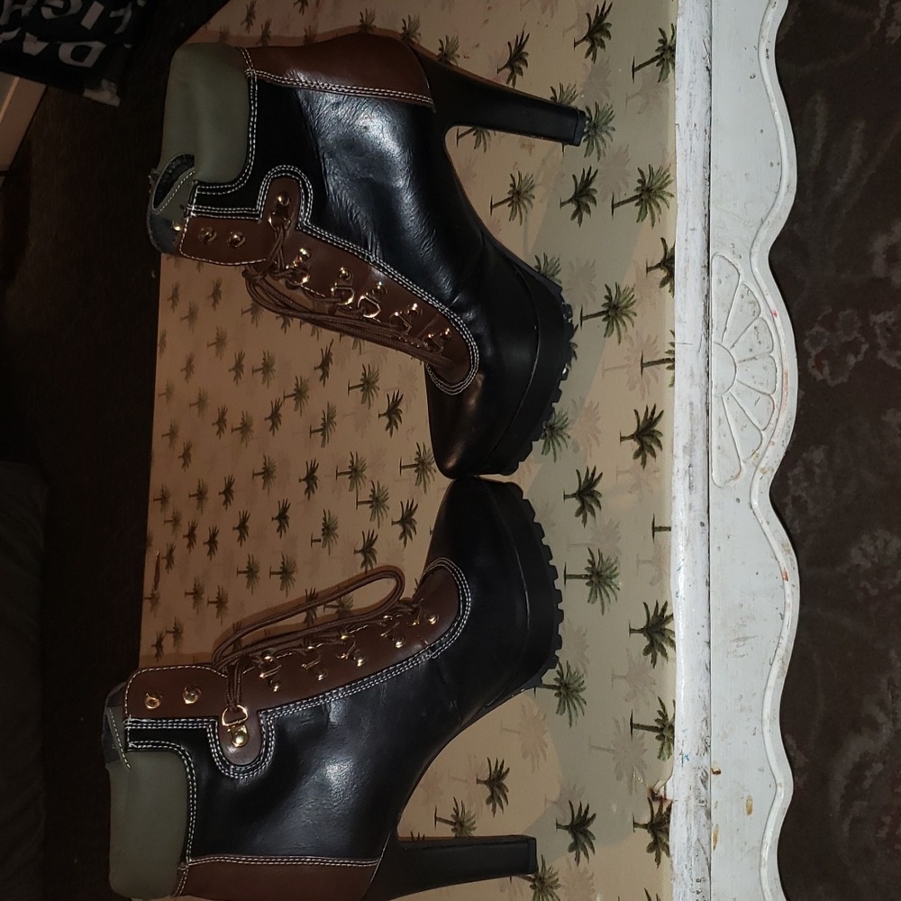JustFab booties. Size 9.5. Brown and black.